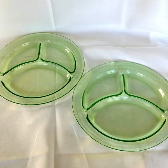 Vintage Depression Green Uranium Divided Plates, 9 1/2” Across - Picture 5 of 6